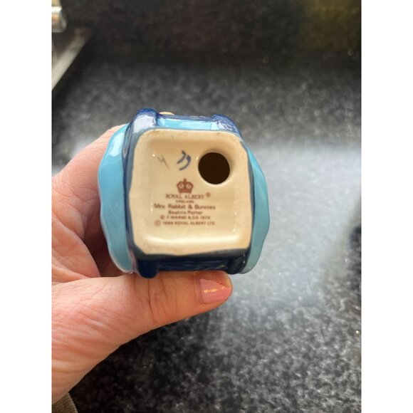 Vintage Beatrix Potter’s “Mrs. Rabbit and Bunnies” Figurine, Beswick England, 19 - Picture 7 of 7